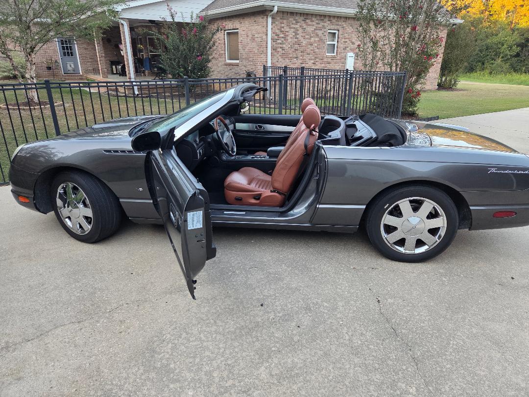 Used 2003 Ford Thunderbird RWD image 2