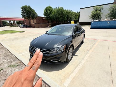 Used 2016 Volkswagen Passat 1.8T SE FWD image 2