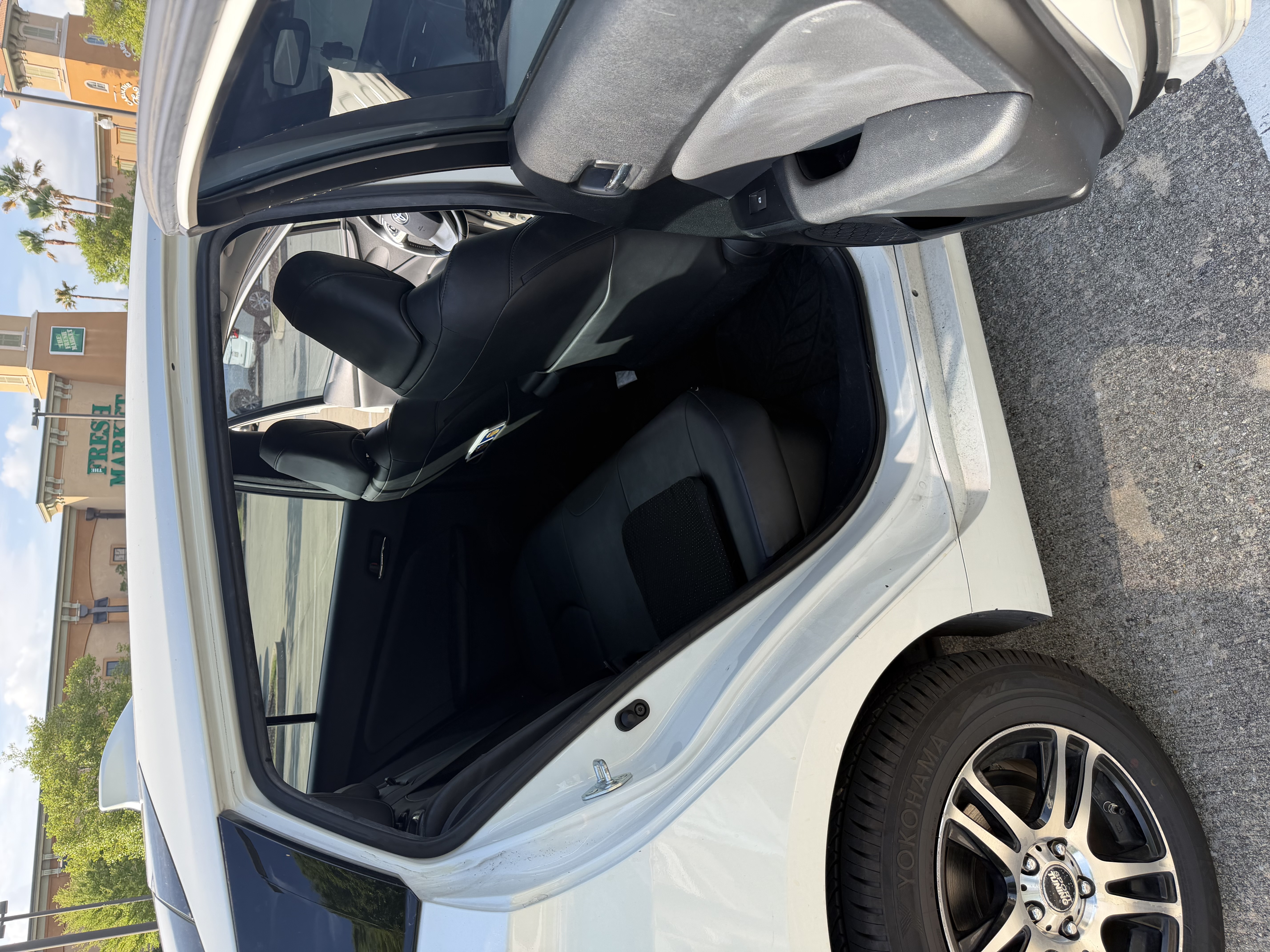 Used 2017 Toyota Prius Four w/ Advanced Technology Package FWD image 15