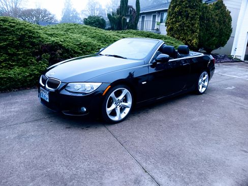 Used 2013 BMW 335i Convertible image 9