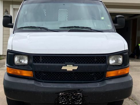 Used 2015 Chevrolet Express 2500 image 4