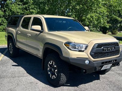 Used 2017 Toyota Tacoma TRD Off-Road w/ Tow Package (A/T)