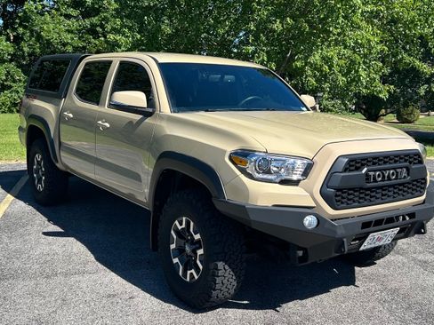 Used 2017 Toyota Tacoma TRD Off-Road w/ Tow Package (A/T) AWD/4WD image 1