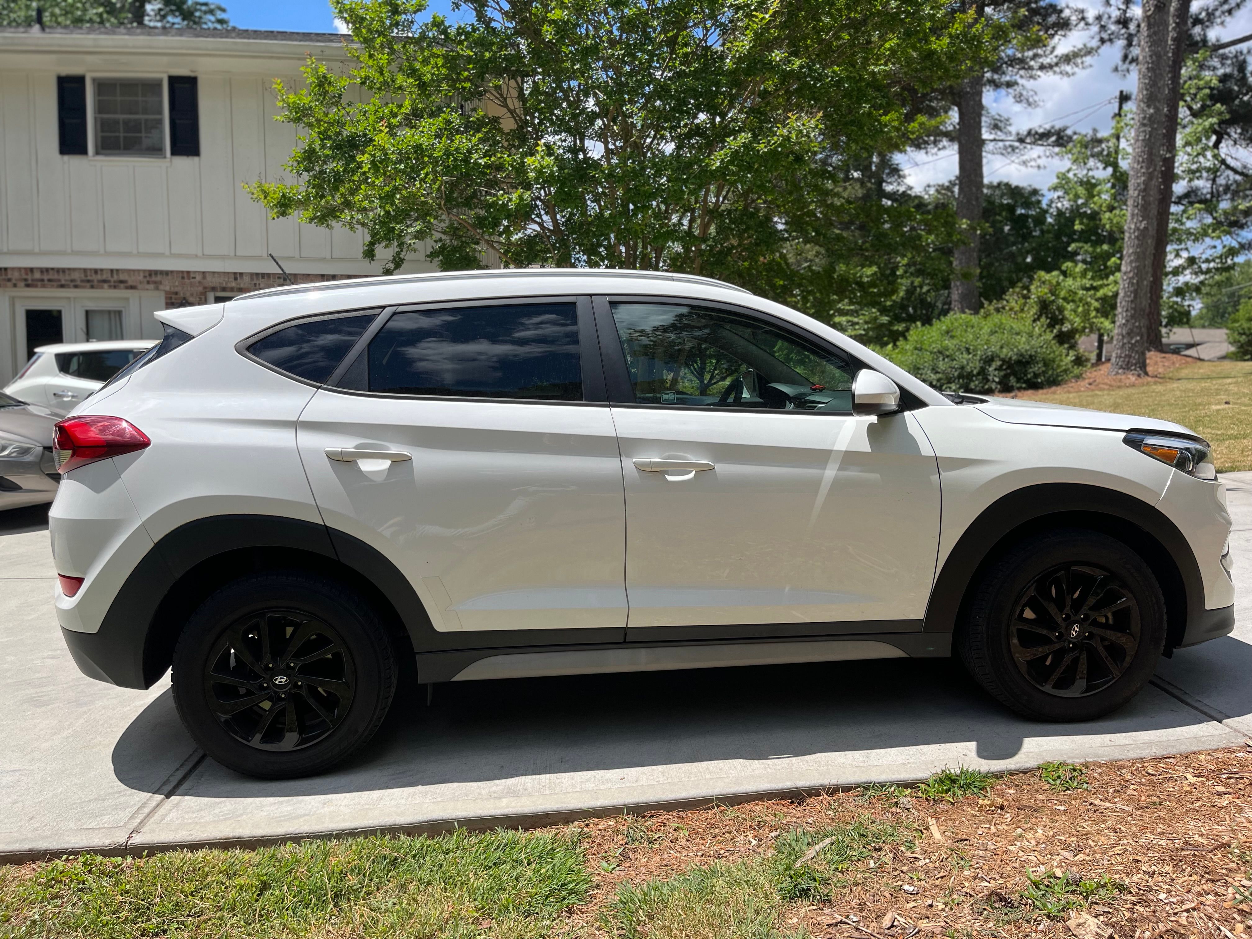 Used 2017 Hyundai Tucson SE w/ SE Popular Package 02 FWD image 2
