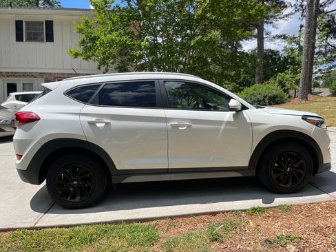 Used 2017 Hyundai Tucson SE FWD image 2