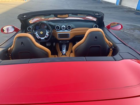 Used 2015 Ferrari California T image 30