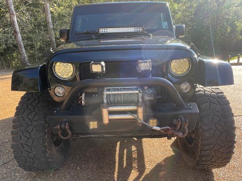 Used 2015 Jeep Wrangler Unlimited Rubicon AWD/4WD image 5