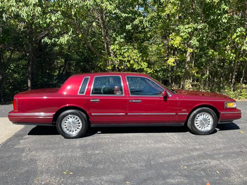 Used 1997 Lincoln Town Car Cartier RWD image 12