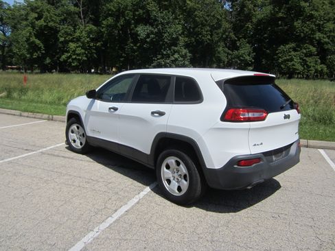 Used 2016 Jeep Cherokee Sport AWD/4WD image 2