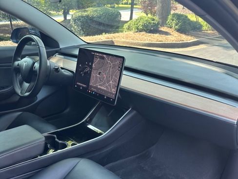 Used 2018 Tesla Model 3 Long Range image 9