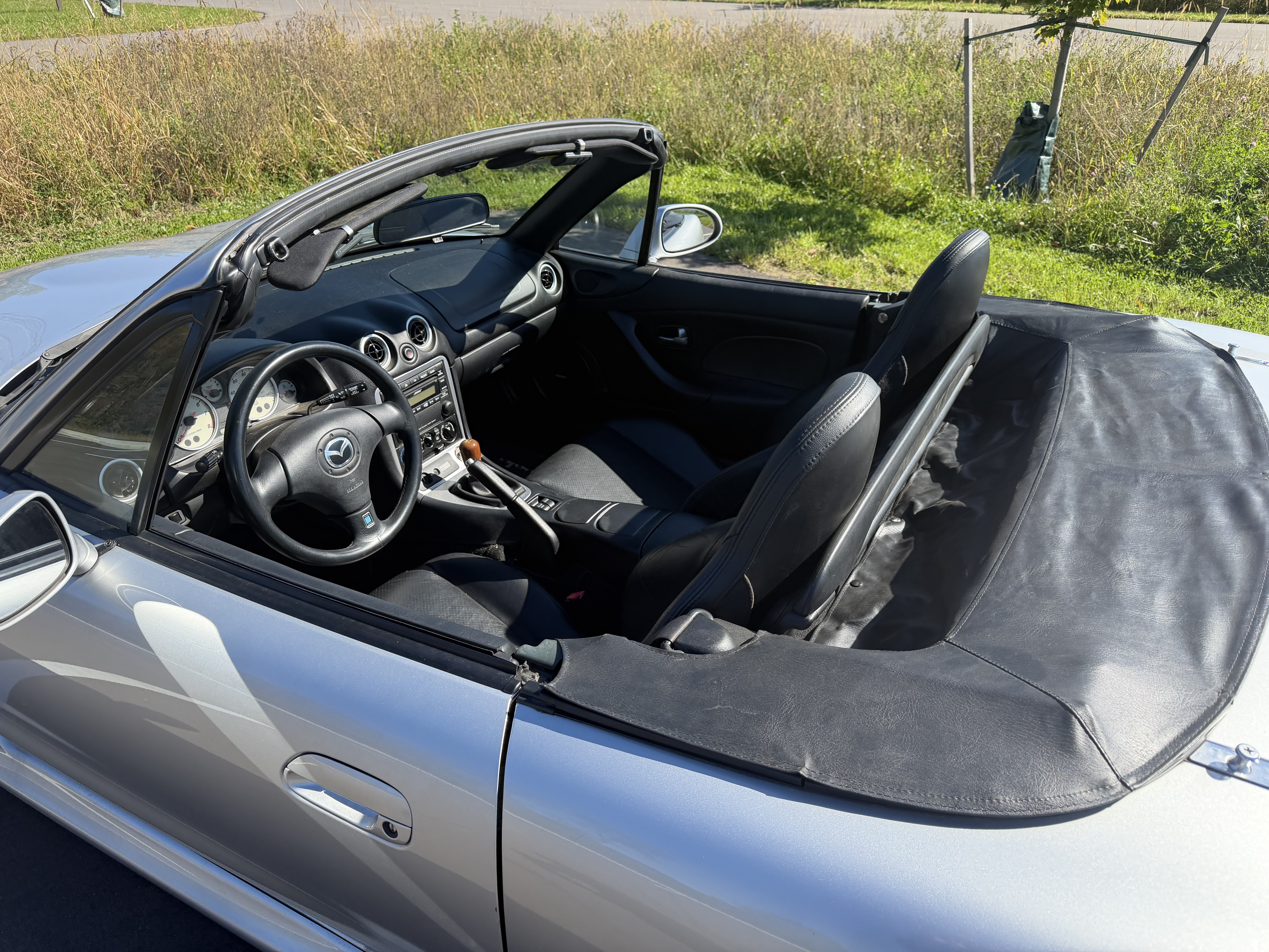 Used 2003 MAZDA MX-5 Miata RWD image 12
