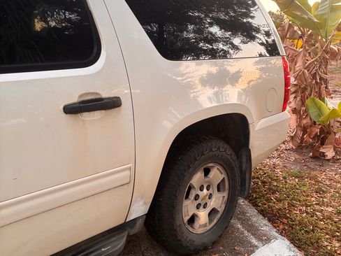 Used 2010 Chevrolet Suburban LS image 24