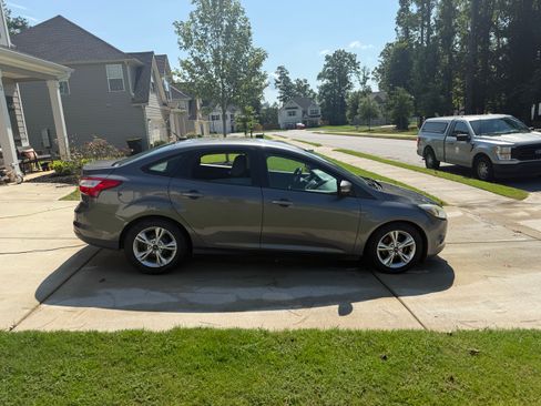 Used 2013 Ford Focus SE FWD image 8