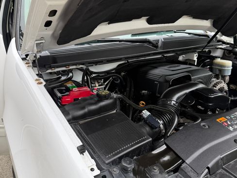 Used 2013 Chevrolet Suburban LT RWD image 19