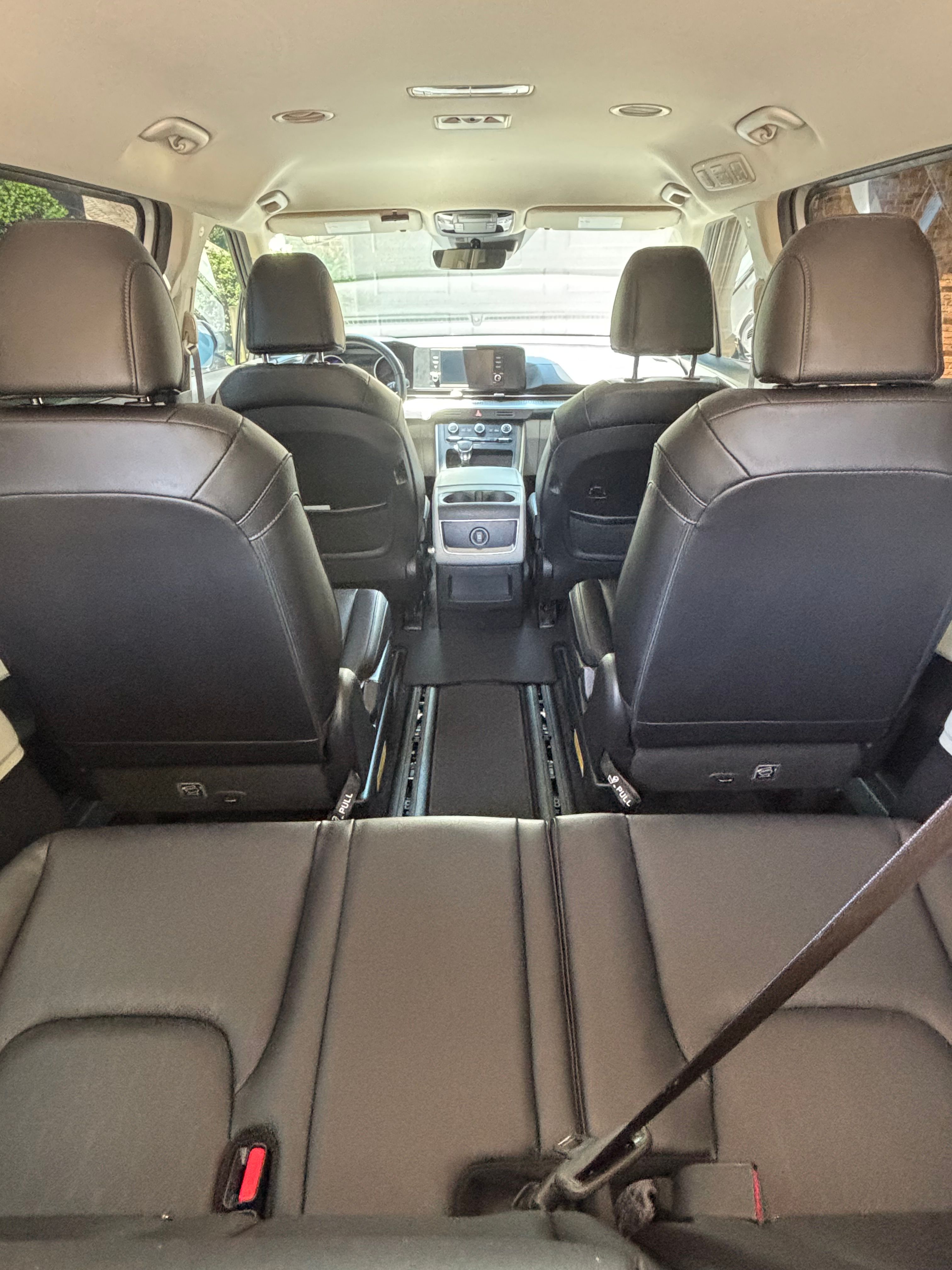 Used 2023 Kia Carnival LX FWD image 22