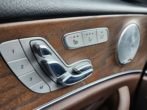 Used 2017 Mercedes-Benz E 400 4MATIC Wagon image 16