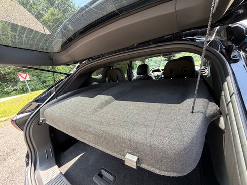 Used 2025 Chevrolet Trax RS w/ Sunroof Package FWD image 24