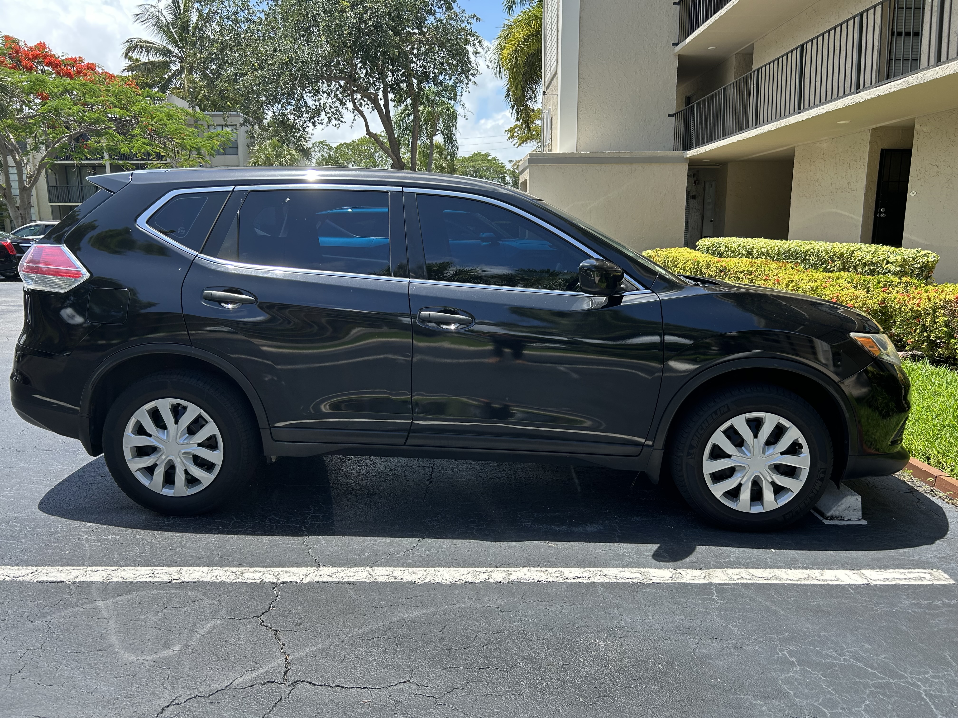 Used 2016 Nissan Rogue S FWD image 2