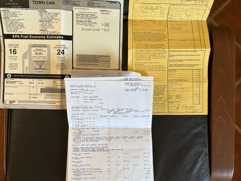 Used 2010 Lincoln Town Car Signature Limited image 14