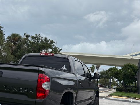 Used 2015 Toyota Tundra SR5 w/ SR5 Upgrade Package AWD/4WD image 15