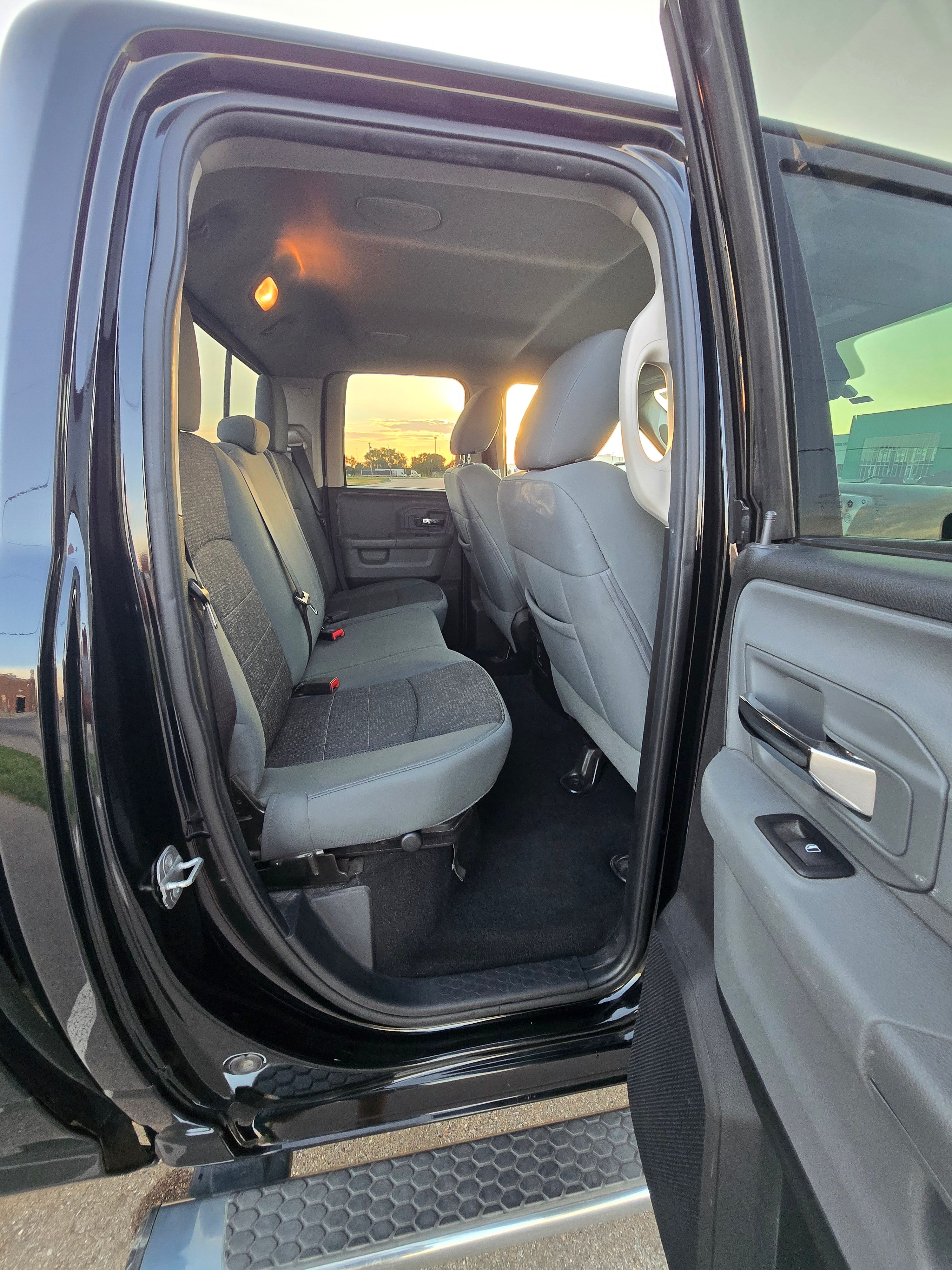 Used 2014 RAM 1500 Classic SLT w/ Luxury Group AWD/4WD image 20
