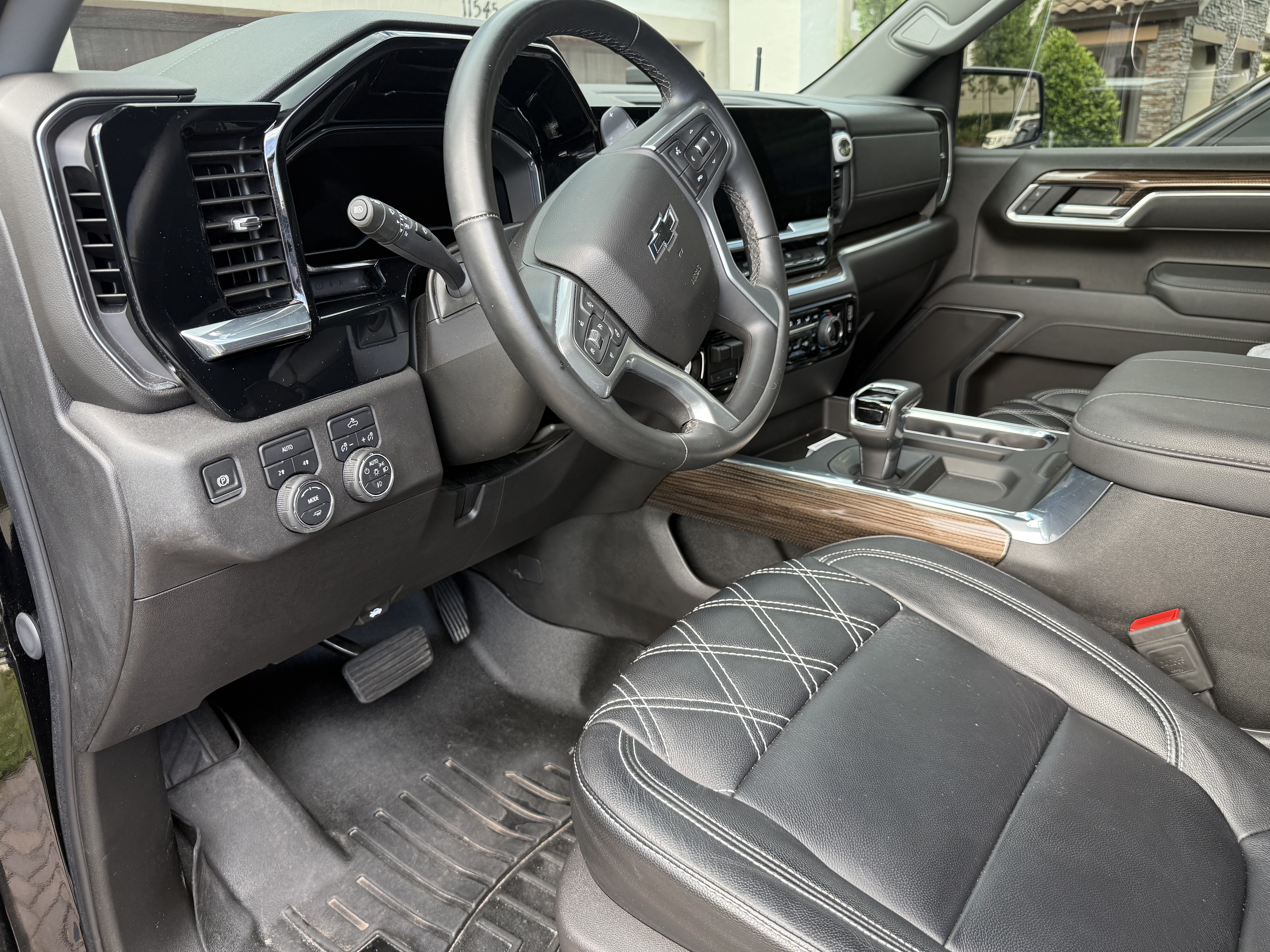Used 2025 Chevrolet Silverado 1500 RST AWD/4WD image 4