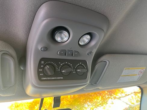 Used 2001 Chevrolet Suburban 2500 LT w/ LT Preferred Equipment Group image 22