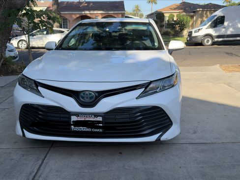 Used 2018 Toyota Camry LE FWD image 5
