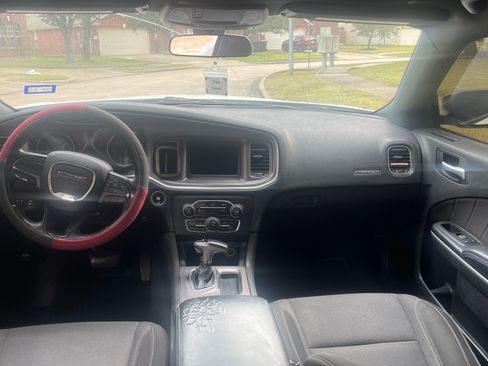 Used 2019 Dodge Charger SXT image 11