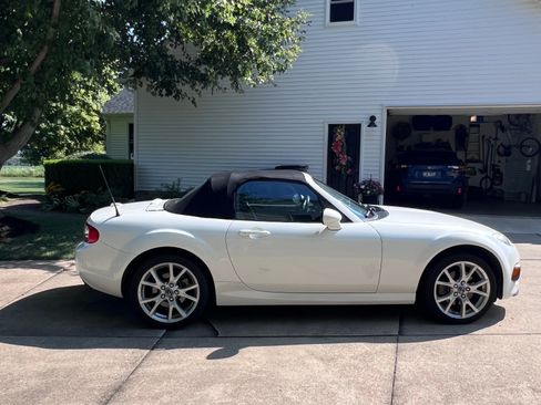 Used 2014 MAZDA MX-5 Miata Grand Touring w/ Premium Package RWD image 14