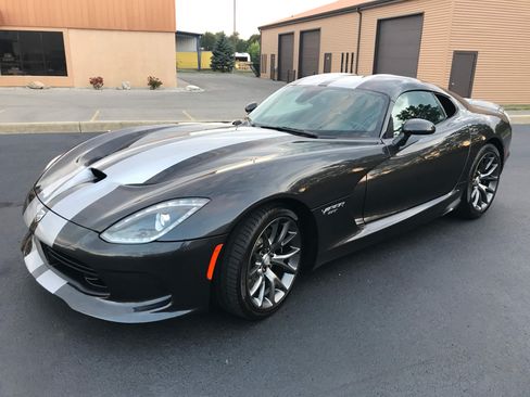Used 2017 Dodge Viper GTC w/ Ceramic Blue Interior Package image 2