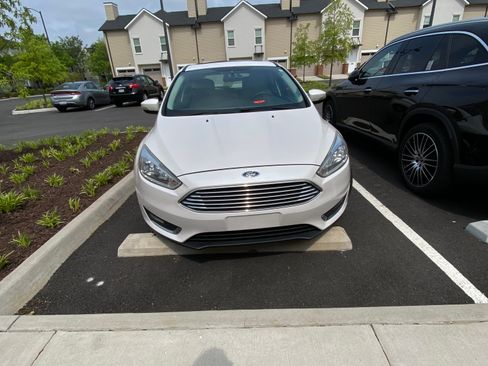 Used 2016 Ford Focus Titanium w/ Titanium Cold Weather Package FWD image 2