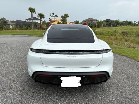 Used 2022 Porsche Taycan RWD image 4