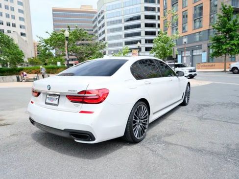 Used 2019 BMW 750i w/ Executive Package RWD image 13