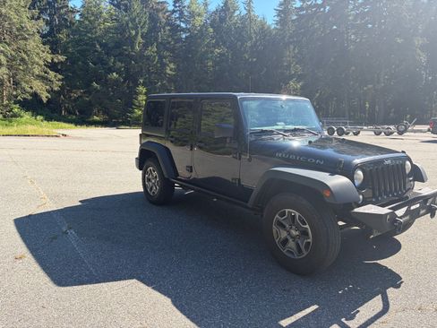 Used 2015 Jeep Wrangler Unlimited Rubicon AWD/4WD image 8