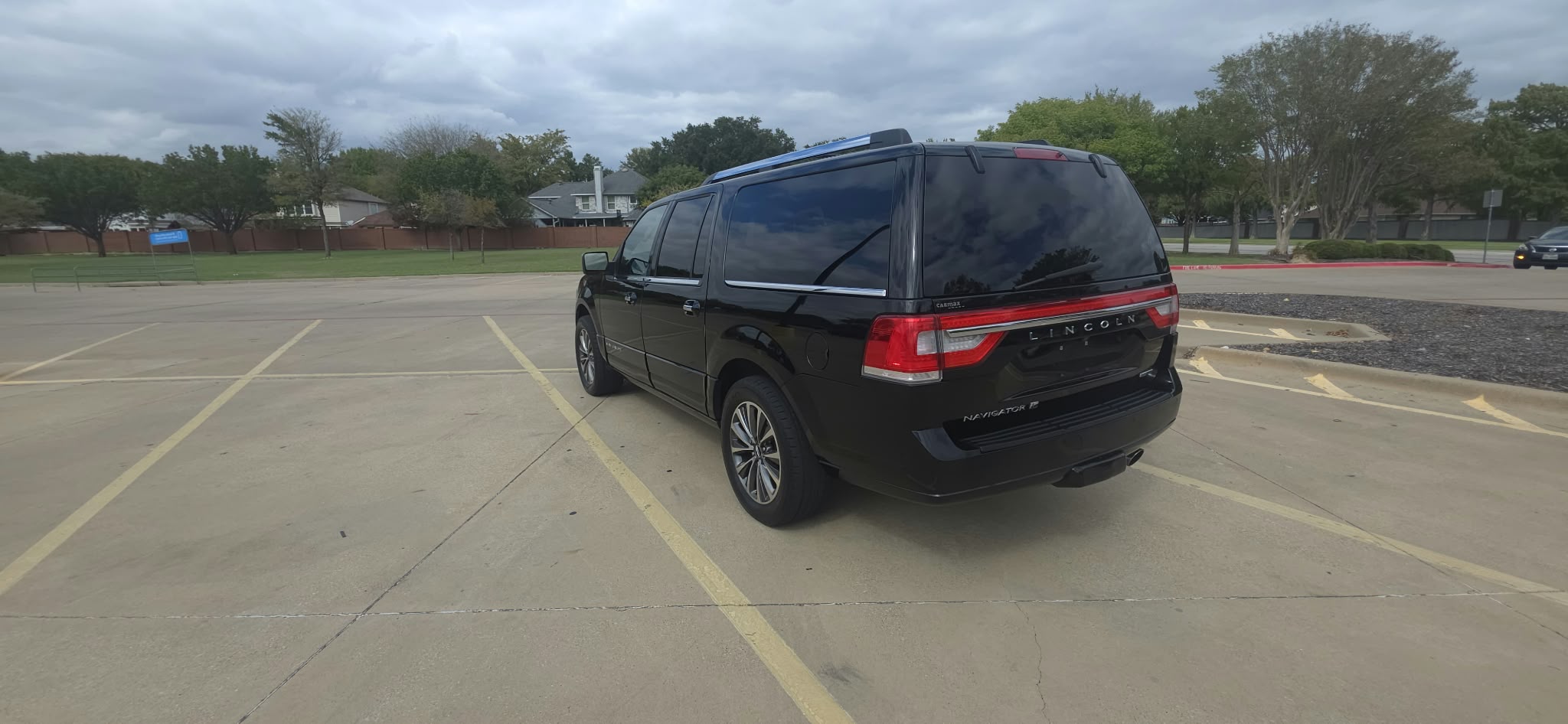 Used 2016 Lincoln Navigator L Select AWD/4WD image 6