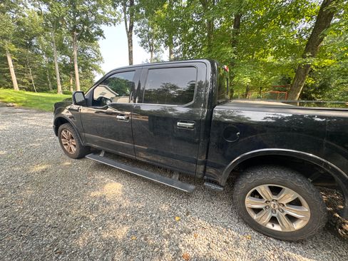 Used 2016 Ford F150 Platinum w/ Equipment Group 701A Luxury AWD/4WD image 4