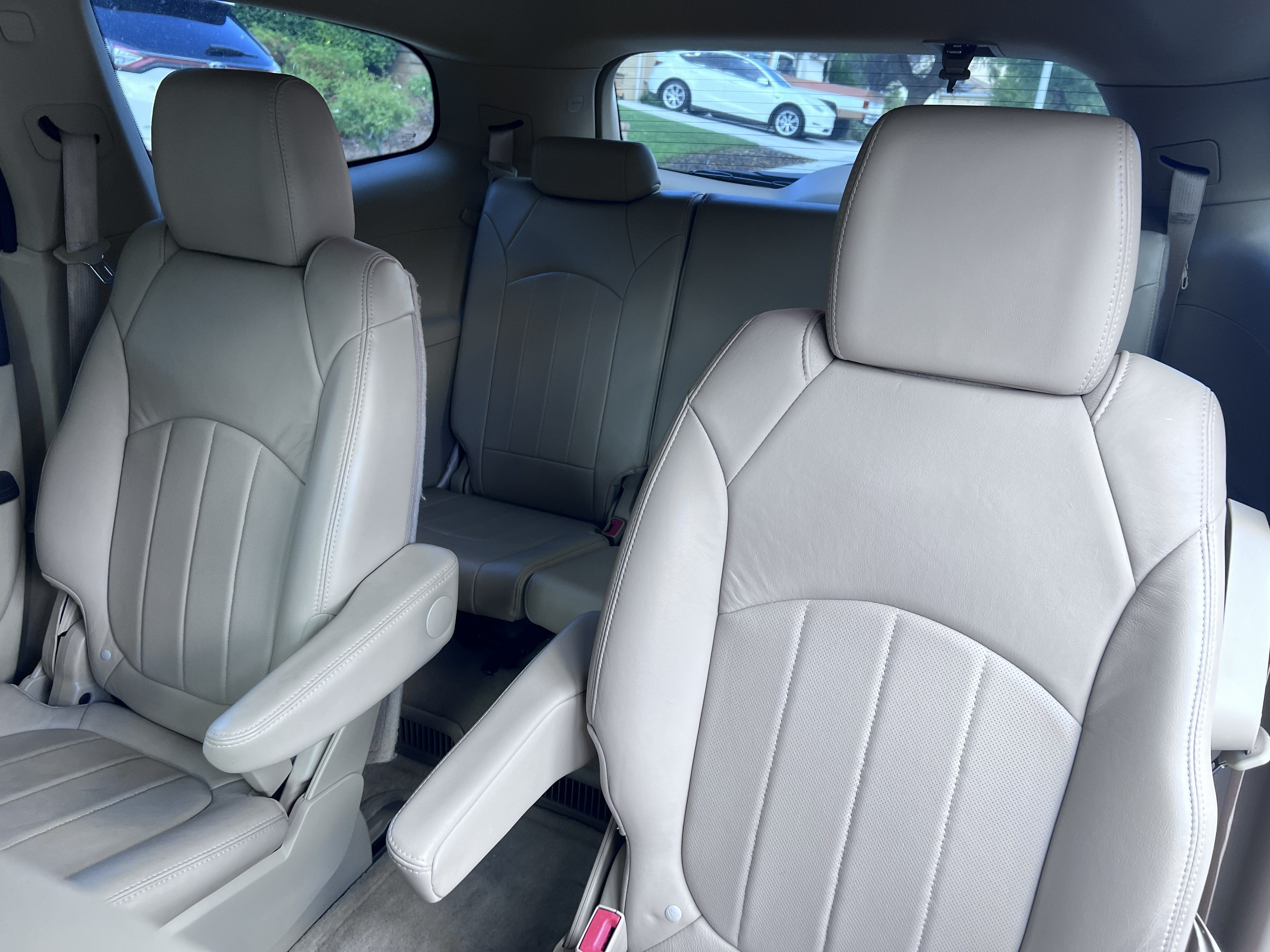 Used 2011 Buick Enclave CXL FWD image 10