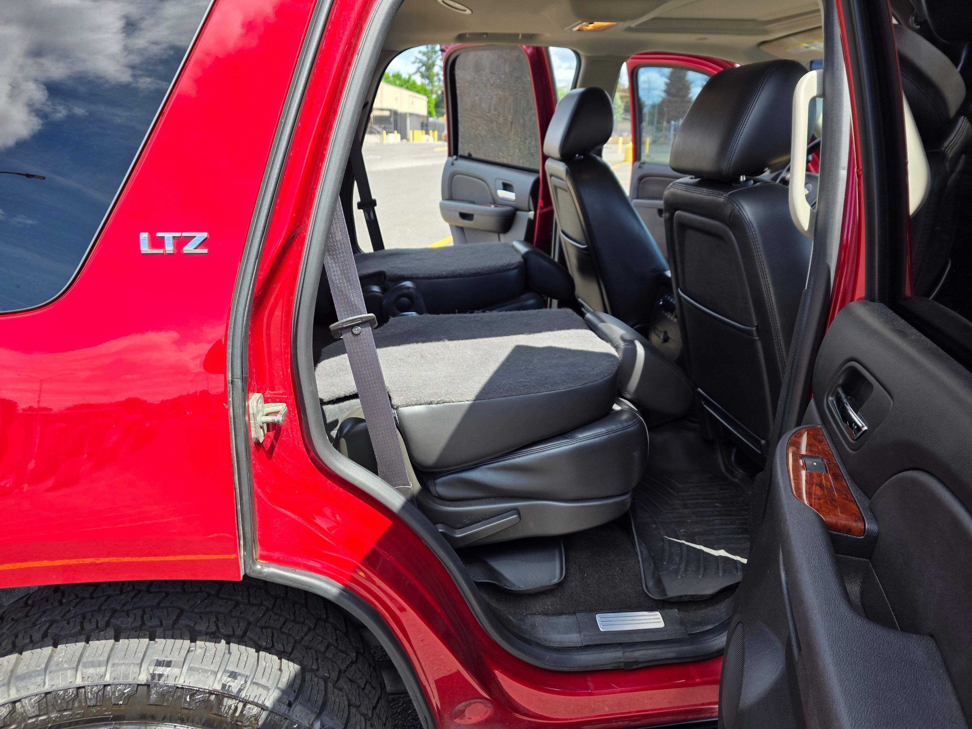 Used 2014 Chevrolet Tahoe LTZ AWD/4WD image 16