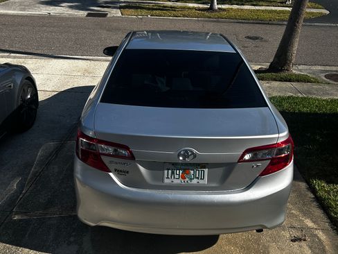 Used 2014 Toyota Camry LE image 5
