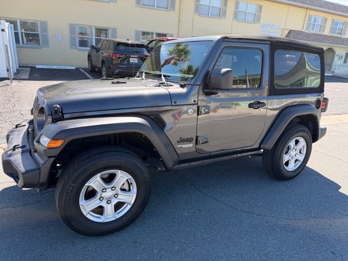 Used 2021 Jeep Wrangler Sport image 5