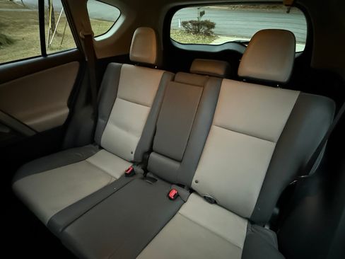 Used 2015 Toyota RAV4 Limited image 17