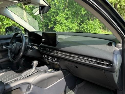 Used 2025 Honda HR-V EX-L image 8