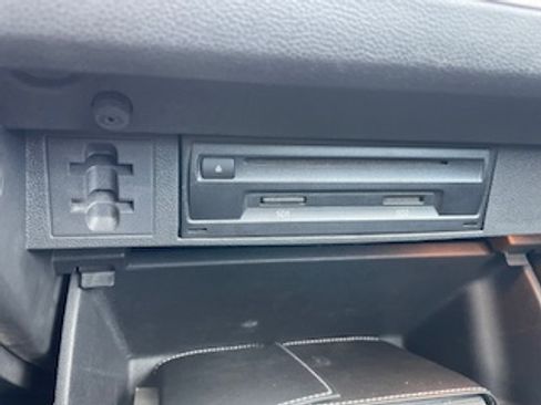 Used 2018 Volkswagen Tiguan SEL image 9