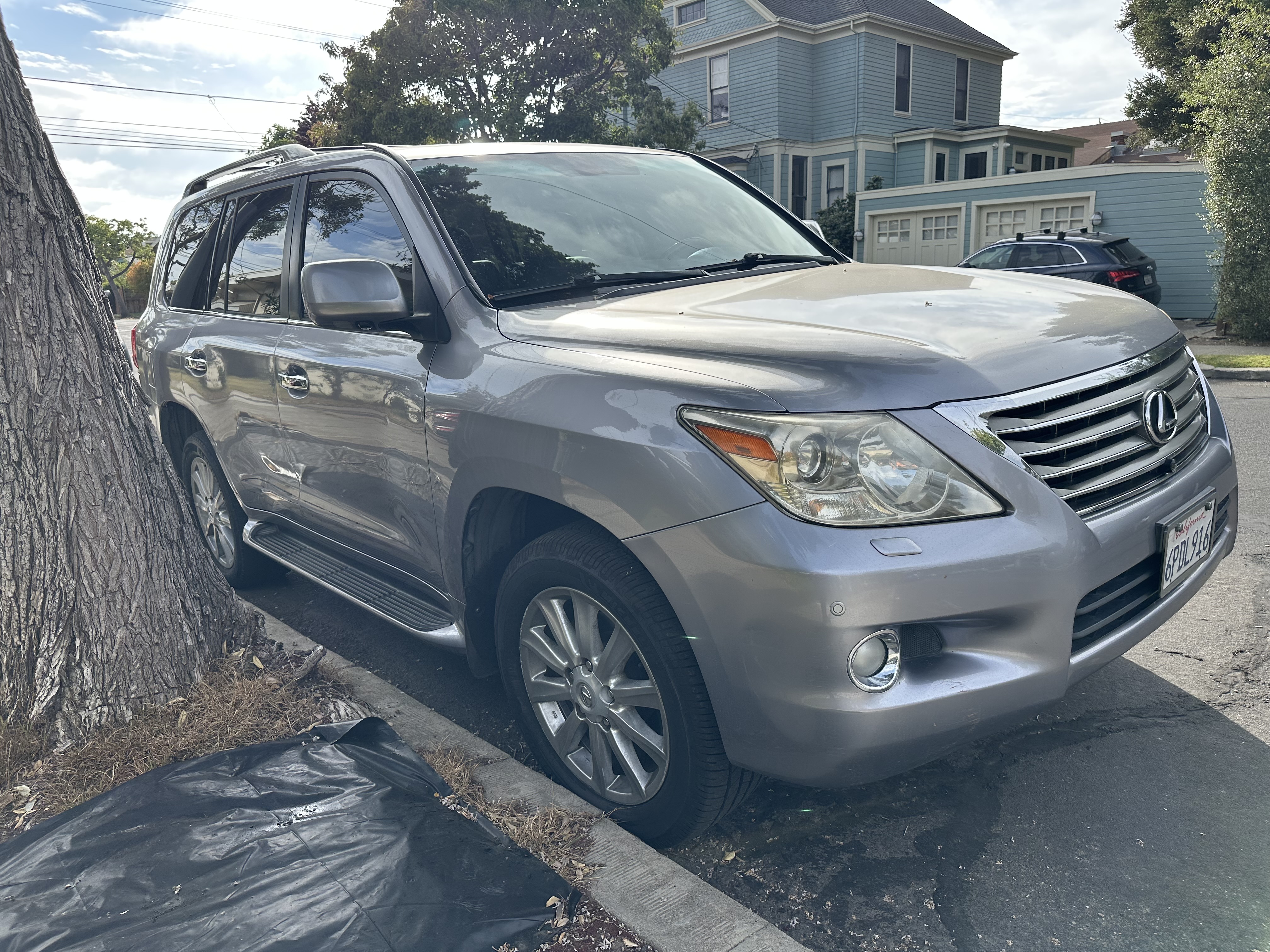 Used 2010 Lexus LX 570 4WD image 2