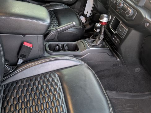 Used 2021 Jeep Wrangler Sport AWD/4WD image 18