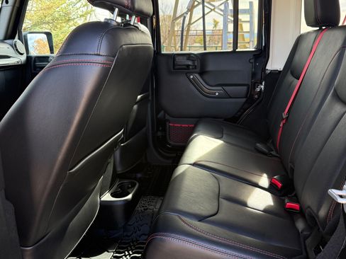 Used 2018 Jeep Wrangler Unlimited Rubicon image 2