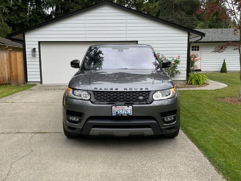 Used 2016 Land Rover Range Rover Sport SE image 11