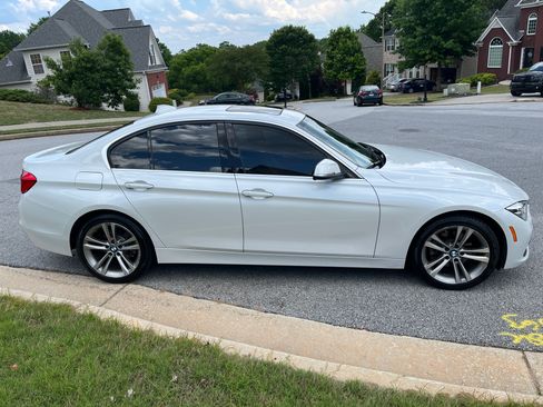 Used 2017 BMW 330i Sedan RWD image 5