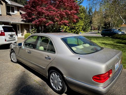 Used 1996 Mercedes-Benz E 320 Sedan image 4